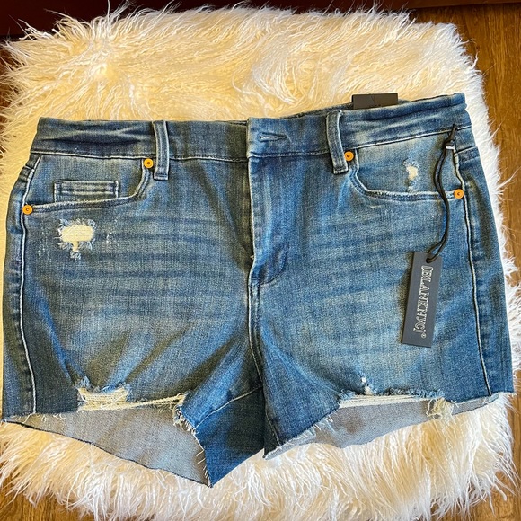 BLANKNYC Classic Stretch Cut Off Distressed Women’s The Astor Denim Jean Shorts - Picture 5 of 7